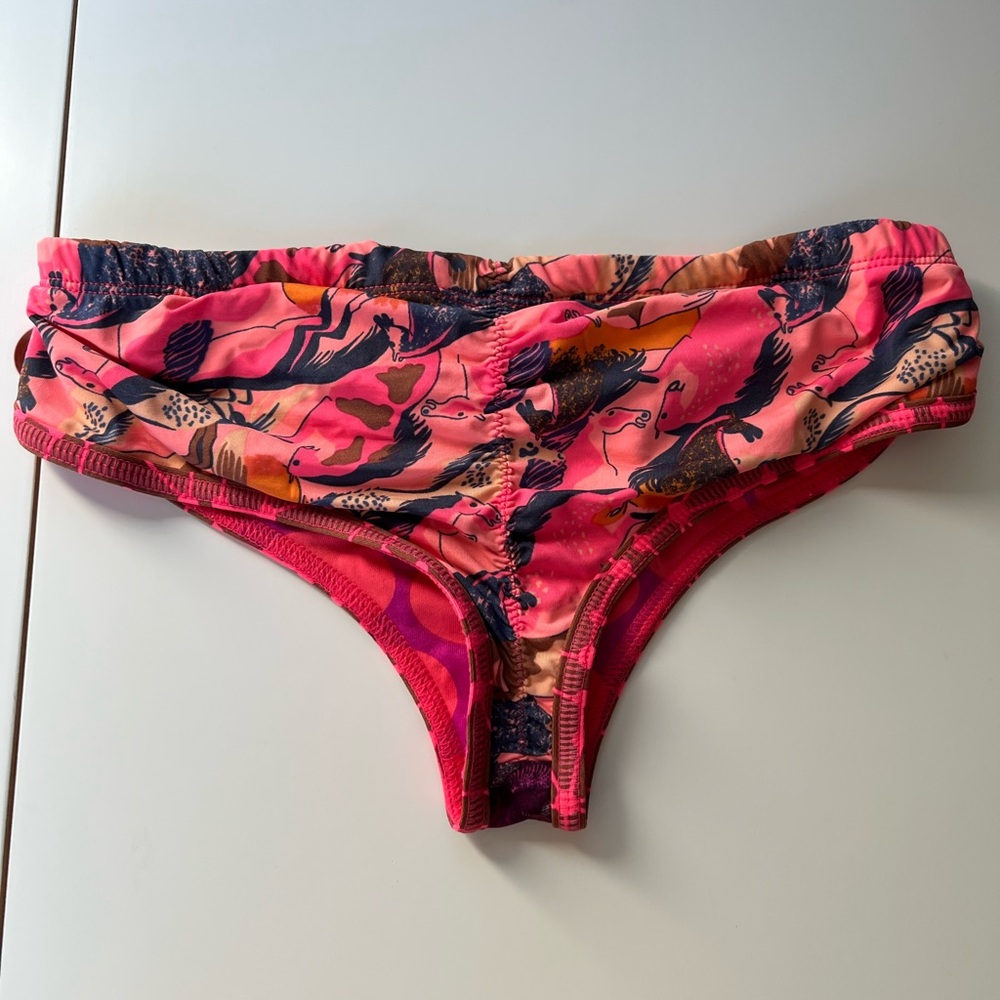NWOT Maaji Ruched Cheeky Pink Floral Bikini Bottoms - Picture 2 of 7